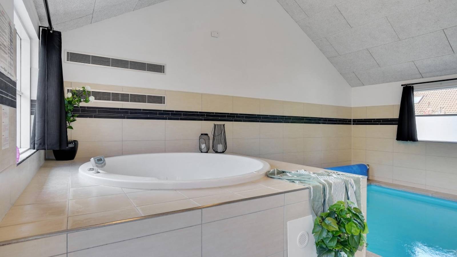 277 - Stort poolhus ved Tisvildeleje, Nordsjælland - Lej her in Holløselund, Tisvilde