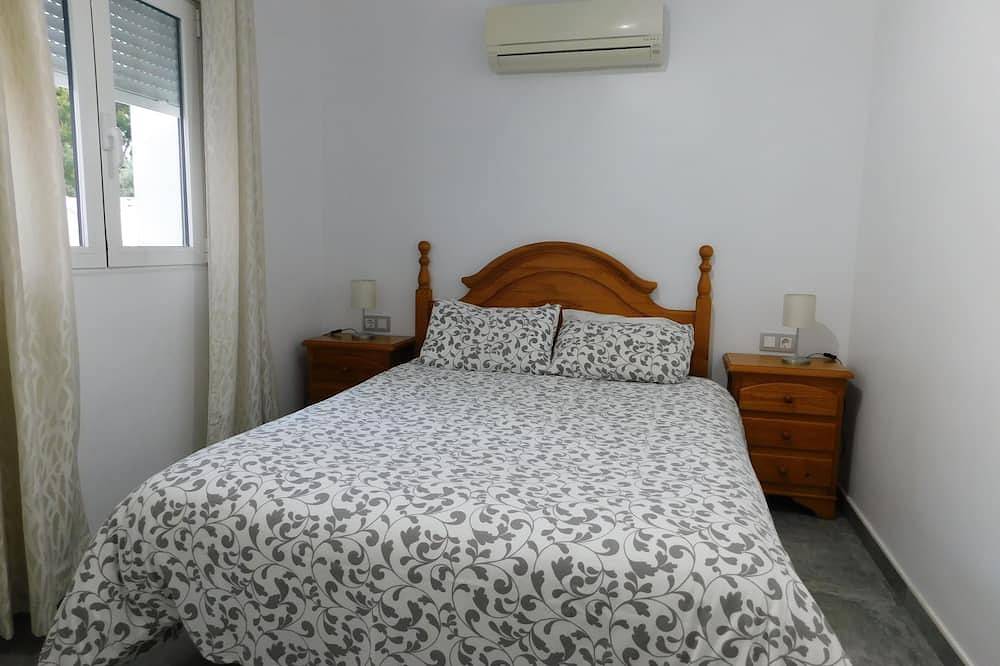 Fab Beach Villa ! Only 3 Minute walk to La Zenia Beach  6 Bedrooms 5 Bathrooms in La Zenia Centre, Orihuela