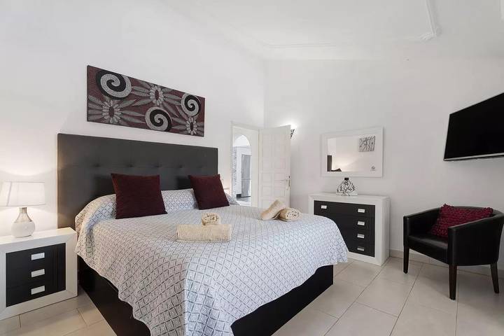 Chalet para 6 personas, con piscina además de jacuzzi y jardín, Familias con niños en Tenerife - 2