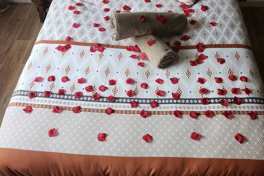Apartamento entero, Paradiseroom44 studio perfect for a romantic getaway in Carquefou, Nantes region