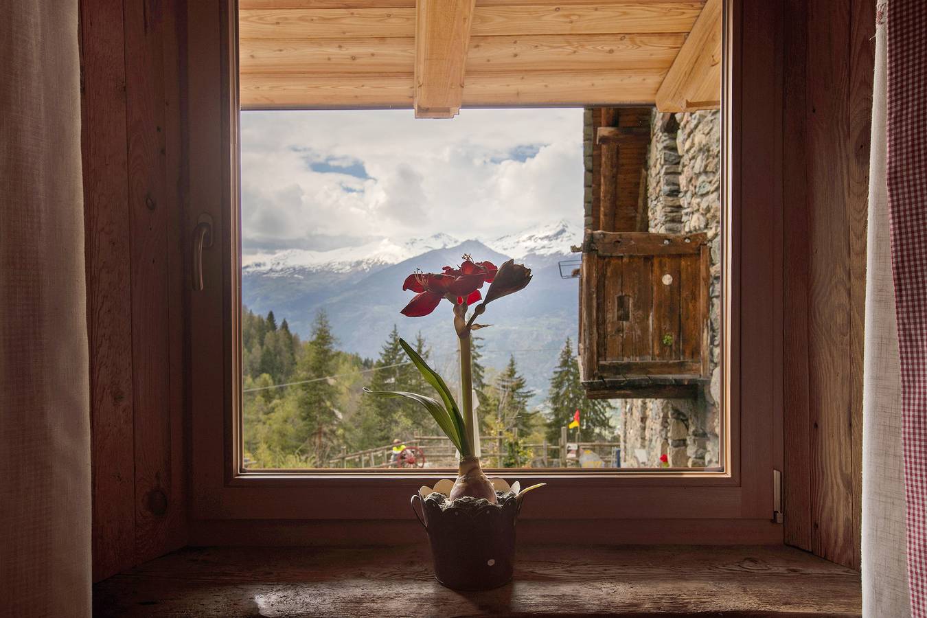 Ganze Wohnung, Ferienwohnung 'La Ponteille' mit gemeinsamer Terrasse, gemeinsamem Garten und Wlan in Peroulaz, Comune di Charvensod