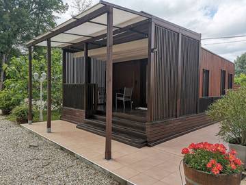 Gîte pour 2 personnes, avec jardin et terrasse ainsi que piscine et vue sur le lac dans le Lot-et-Garonne