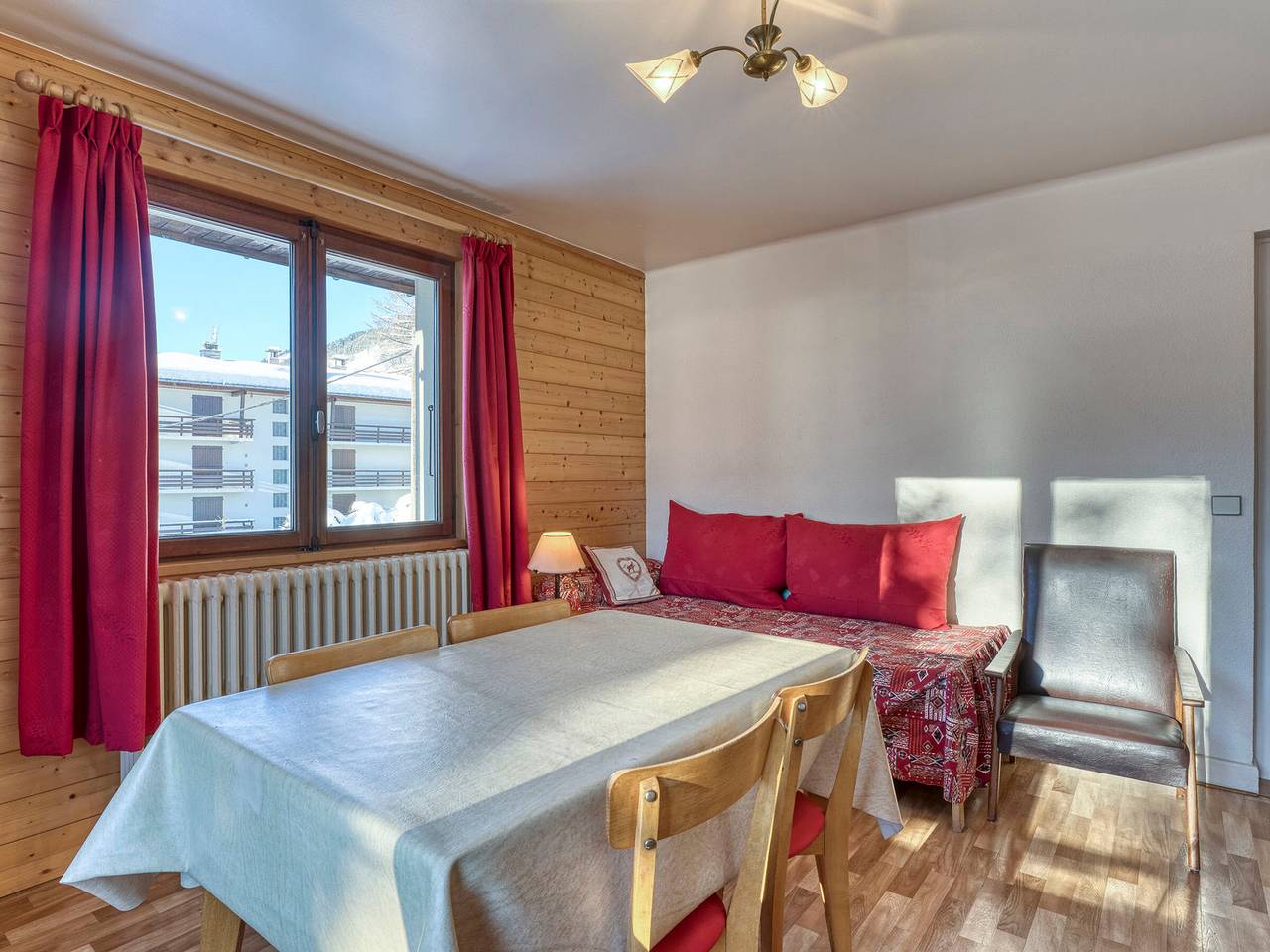 Ganze Wohnung, Gemütliche 2-Zimmer-Wohnung mit Balkon, nahe Skipisten und Dorfzentrum, Wlan und Parkplatz inbegrepen in Megève, Pays du Mont-Blanc