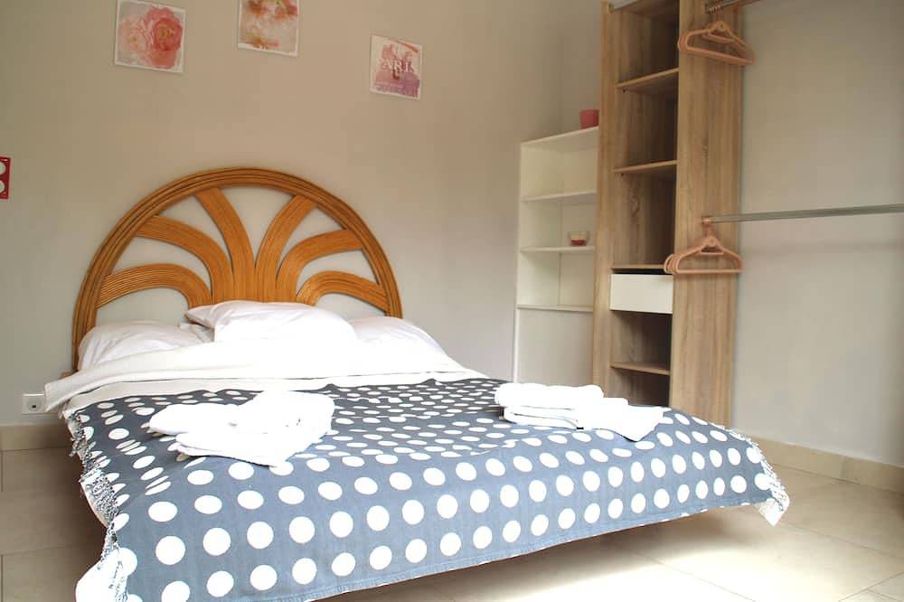 Amplia villa, piscina climatizada, amplio jardín, aire acondicionado, alarma. in Cabris, Region de Cannes