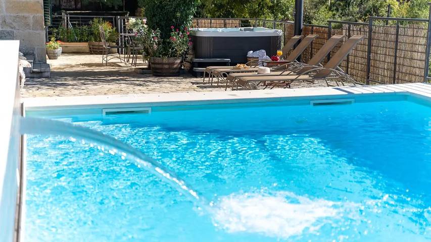 Villa pour 8 personnes, avec piscine et terrasse ainsi que jardin et jacuzzi à Sinj - 3