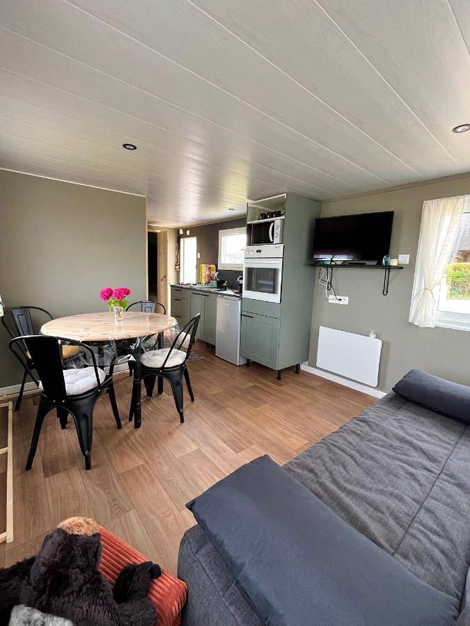 Location de vacances pour 4 personnes, avec jardin et terrasse à Saint-Côme-de-Fresné