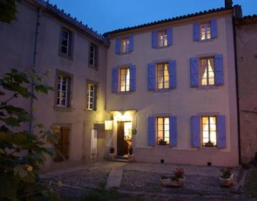 Chambre d’hôte pour 2 personnes, avec piscine ainsi que vue et jardin à Léran