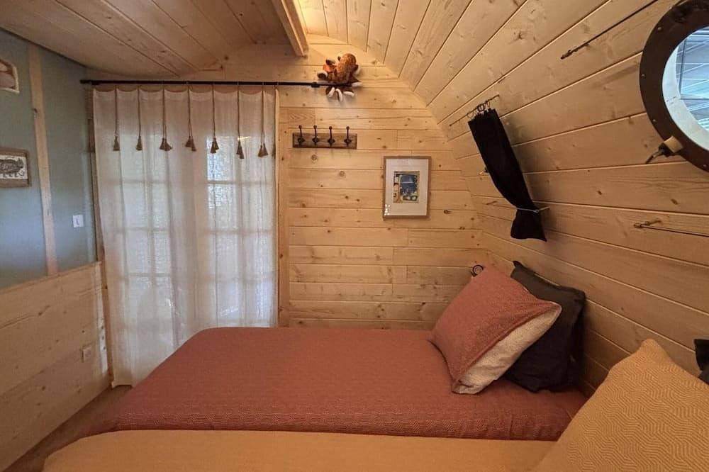 Artistic Cottage with Air Conditioning and Terrace in Savonnières in Savonnières, Tours region