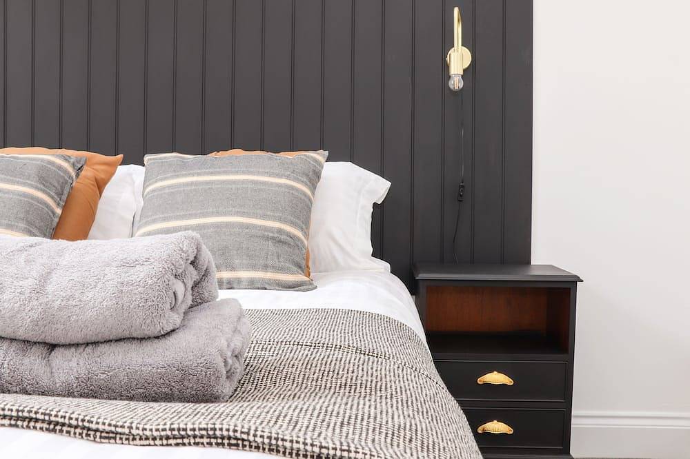 1 Regents Mews, pet friendly, character holiday cottage in Penzance in Penzance, Cornwall