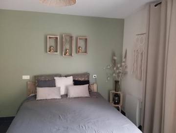 Gîte pour 2 personnes, avec vue ainsi que jardin et piscine à Laroque (Hérault)