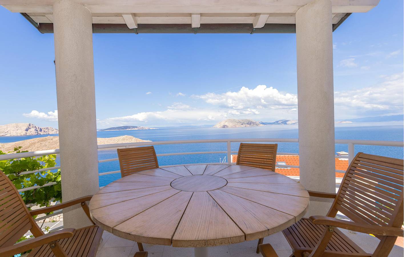 Ganze Ferienwohnung, Gemütliche 120 m² große Wohnung mit Meerblick und Terrasse – 300 m vom Strand entfernt in Jablanac, Naturpark Velebit