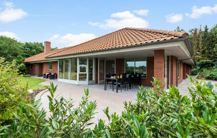 Ferienhaus für 10 Personen, mit Garten und Terrasse sowie Seeblick - 1