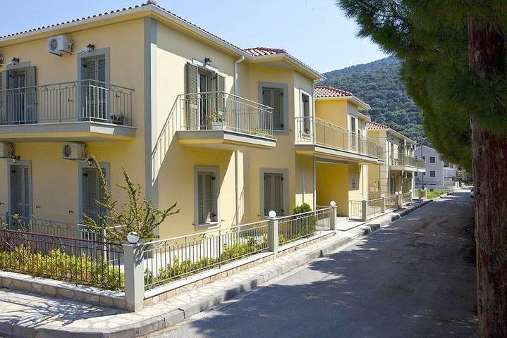 Διαμερίσματα διακοπών για 4 άτομα, με κήπο και θέα, φιλικό προς τα παιδιά στην Αγία Ευφημία