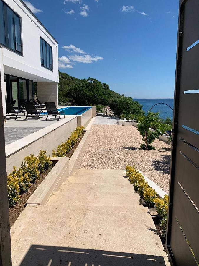 Villa für 15 Personen, mit Garten und Pool sowie Ausblick in Karlobag - 4