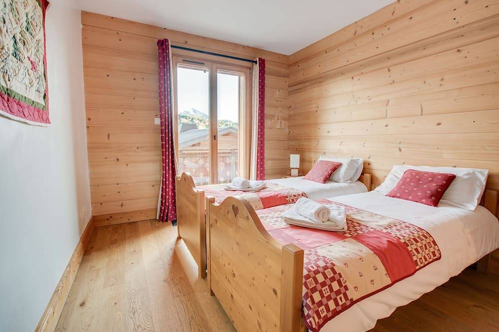 Modernes 4-Bett-Chalet mit Whirlpool, herrlichem Blick über Morzine in Morzine, Les Portes du Soleil