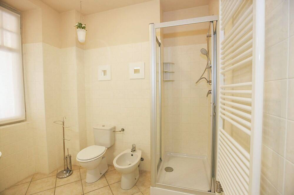 Entire apartment, 2-room apartment with small balcony in an Art Nouveau villa with communal pool in Baveno, Comune di Baveno