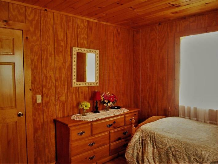 Vacation rental for 8 people, with yard and balcony, with pets in Lake Champlain