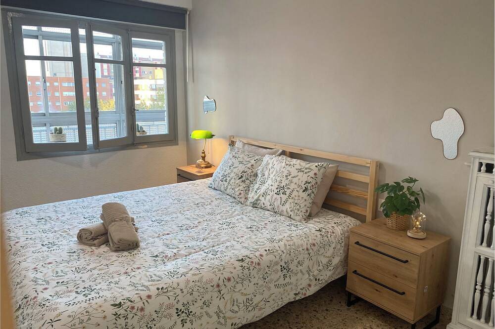 Ganze Wohnung, 3Br Cozy Apartment 5 min from Ave Station in Saragossa, Saragossa Provinz