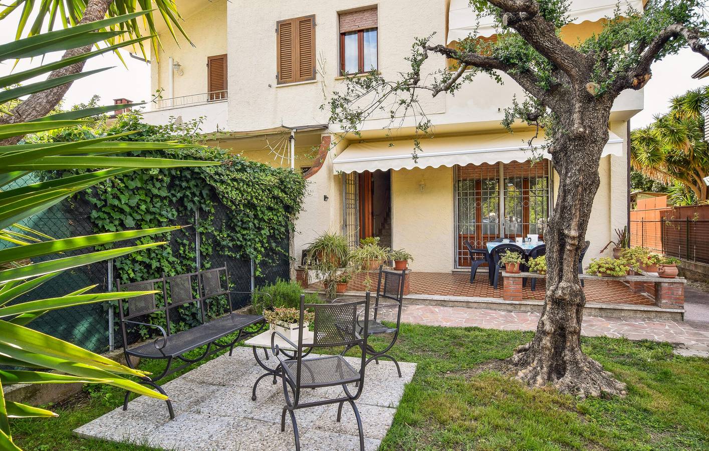 Incantevole appartamento di 90 m² con giardino, Wi-Fi e parcheggio, a 800 m dai ristoranti in Forte dei Marmi, Riviera Toscana