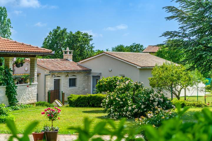Ferienhaus für 5 Personen, mit Terrasse und Pool, mit Haustier - 1