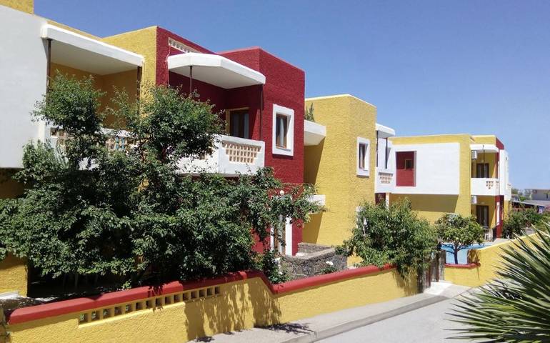 Appart’hôtel pour 5 personnes, avec Balcon et Terrasse ainsi que Jardin et Piscine