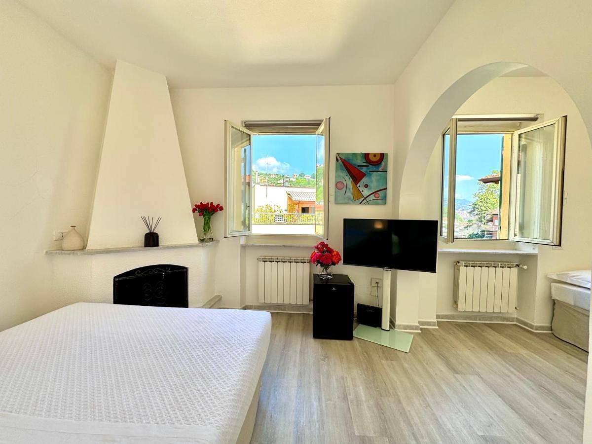 Farmer's rooms in La Spezia (By), La Spezia