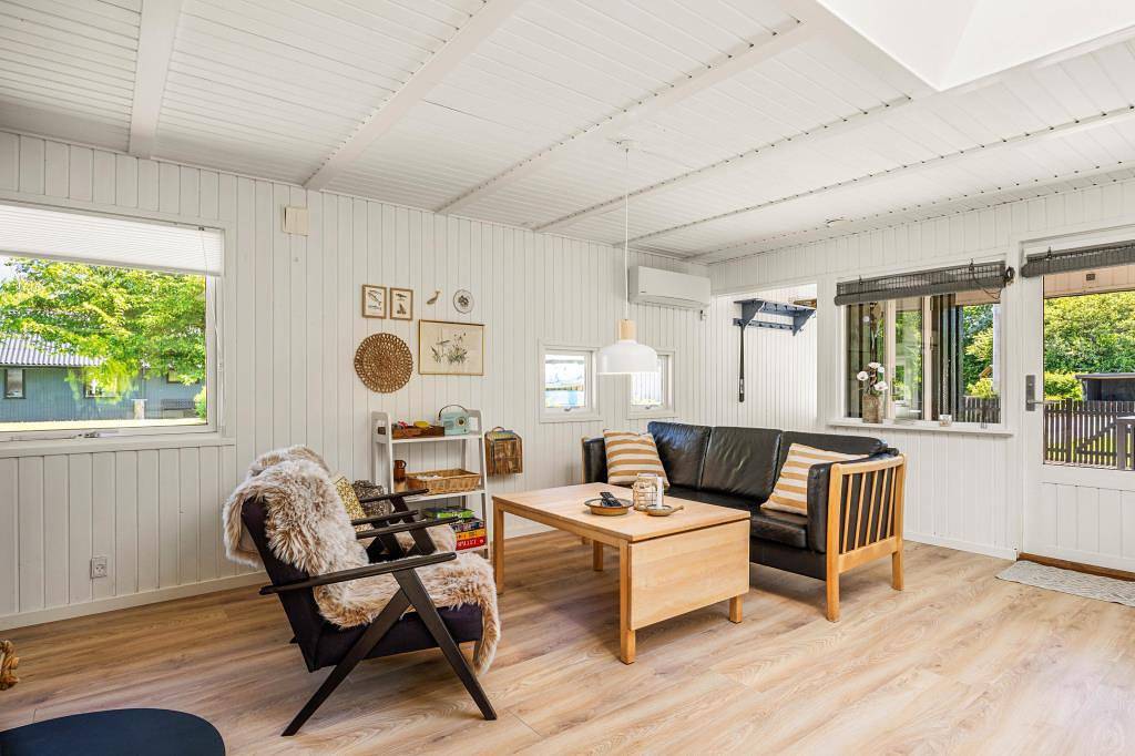 Einladendes Ferienhaus mit Kamin für 5 Personen in Bork Havn, Ringkøbing Fjord