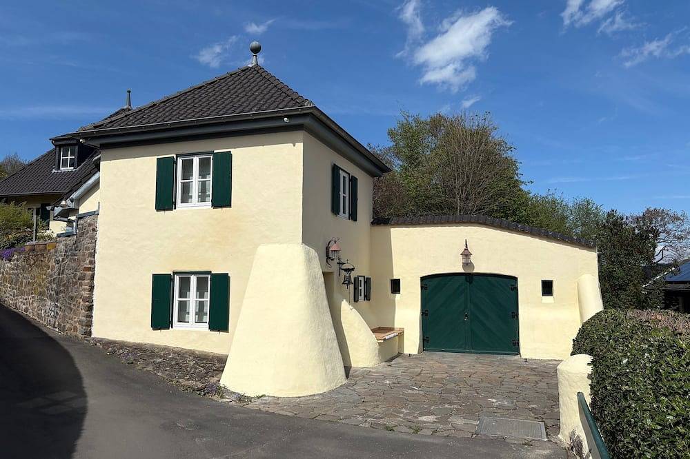 Ganze Wohnung, Das Eifel Türmchen im Kurpark, nur 5 Minuten Fußweg in die historische Altstadt in Bad Münstereifel, Naturpark Hohes Venn-Eifel