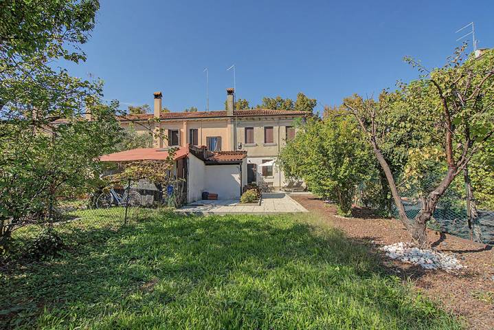 Casa Vacanze 'Il Melograno': private Terrasse, Parkplatz, WLAN und Klimaanlage in Mestre, Venedig
