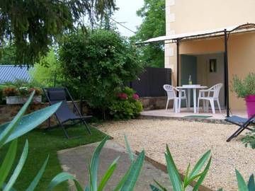 Gîte pour 4 personnes, avec terrasse et jardin à Cherveix-Cubas