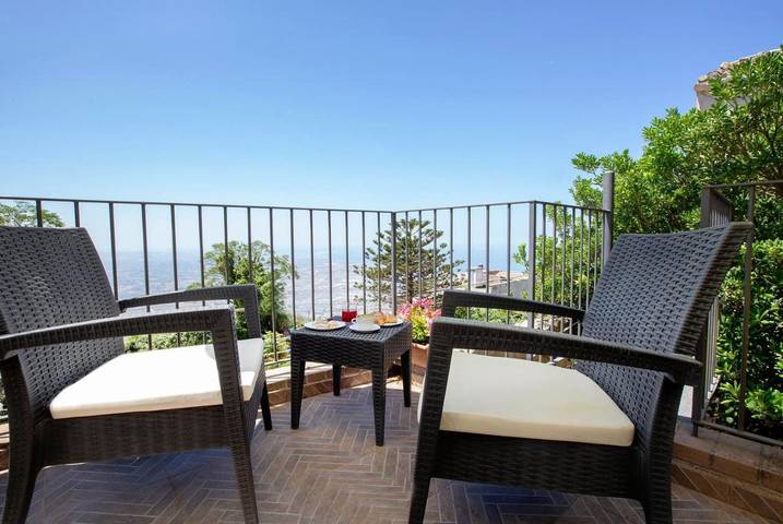 Chambre d’hôte pour 2 personnes, avec jardin, animaux acceptés à Erice - 3