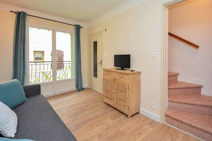 Charming Renovated Two-Person House in the Heart of Beaucaire in Beaucaire, Nimes und Umgebung