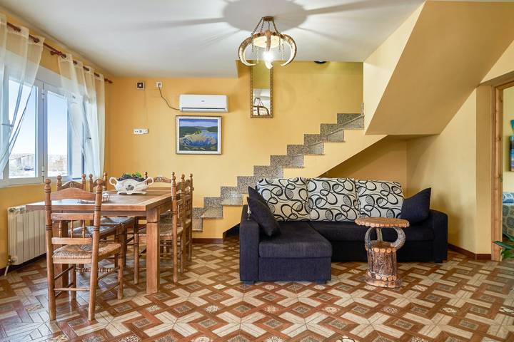 Amplia villa con piscina en Porzuna - 90 m² y vista a la montaña in Porzuna, La Mancha