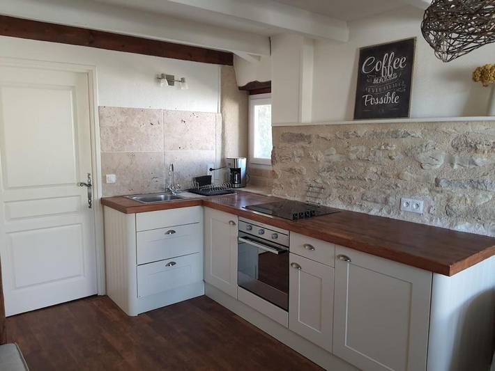 Location de vacances pour 2 personnes, avec terrasse ainsi que vue et piscine à Sérignac - 3