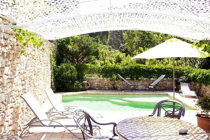 Gîte pour 2 personnes, avec piscine et balcon