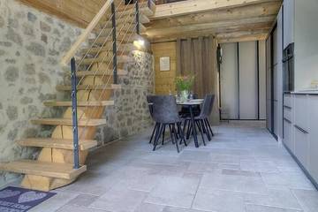 Location de vacances pour 6 personnes, avec jardin à Chézery-Forens