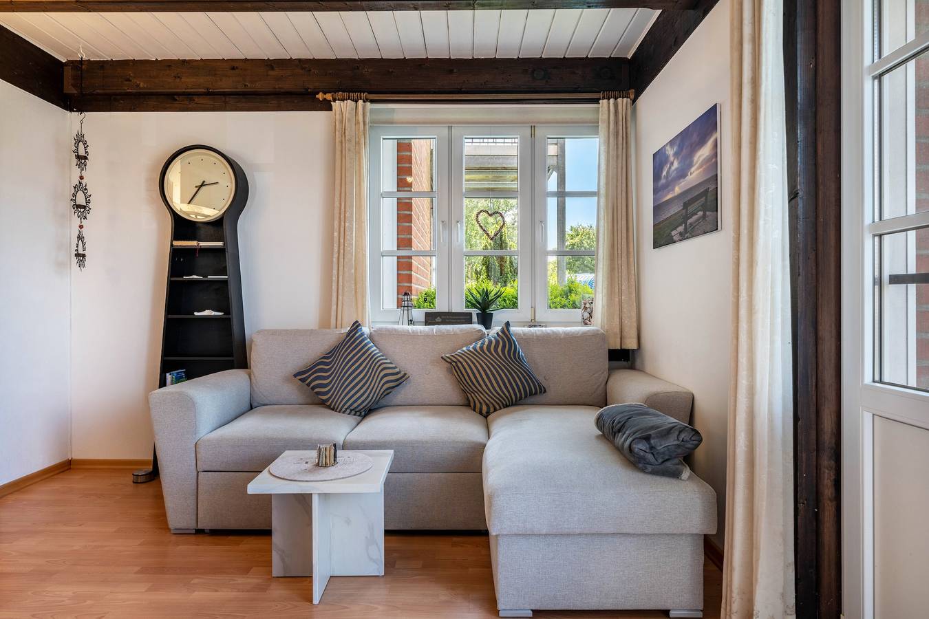 Ganze Wohnung, Ferienwohnung 'To Huus Pellworm' mit privater Terrasse, privatem Garten und Wi-Fi in Pellworm, Nordseeküste