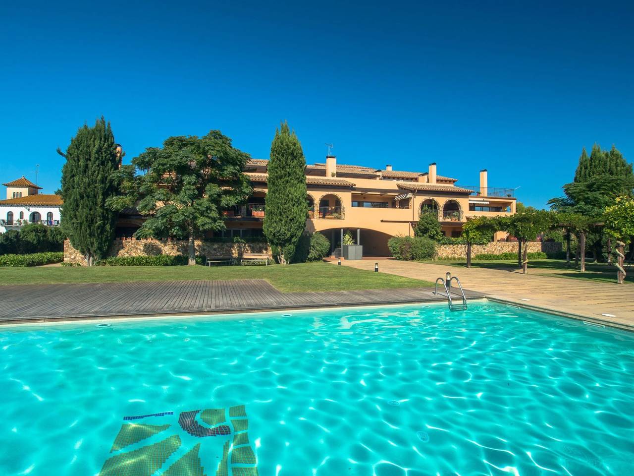 Apartamento entero, Costabravaforrent Segalar 9, für 4, Gemeinschaftspool in Albons, Costa Brava