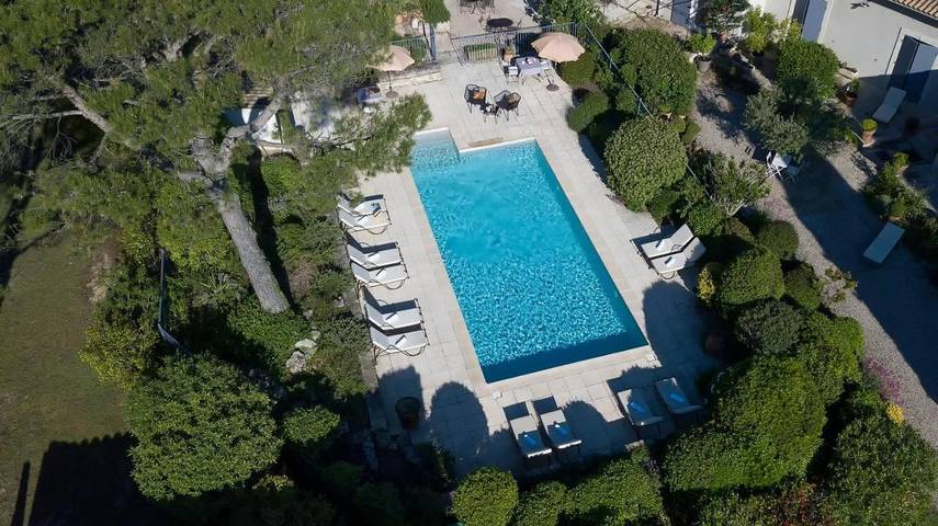 Hôtel pour 2 personnes, avec Terrasse et Jardin ainsi que Piscine et Vue à Eyragues