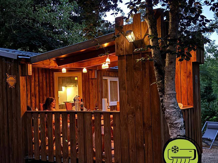 Camping les Pialades - Mobilheim 4 personen - Holz-Mobilheim Baby mit Klima - 26m² mit überdachter Terrasse / 2 Zimmer in Nabirat, Périgord Noir