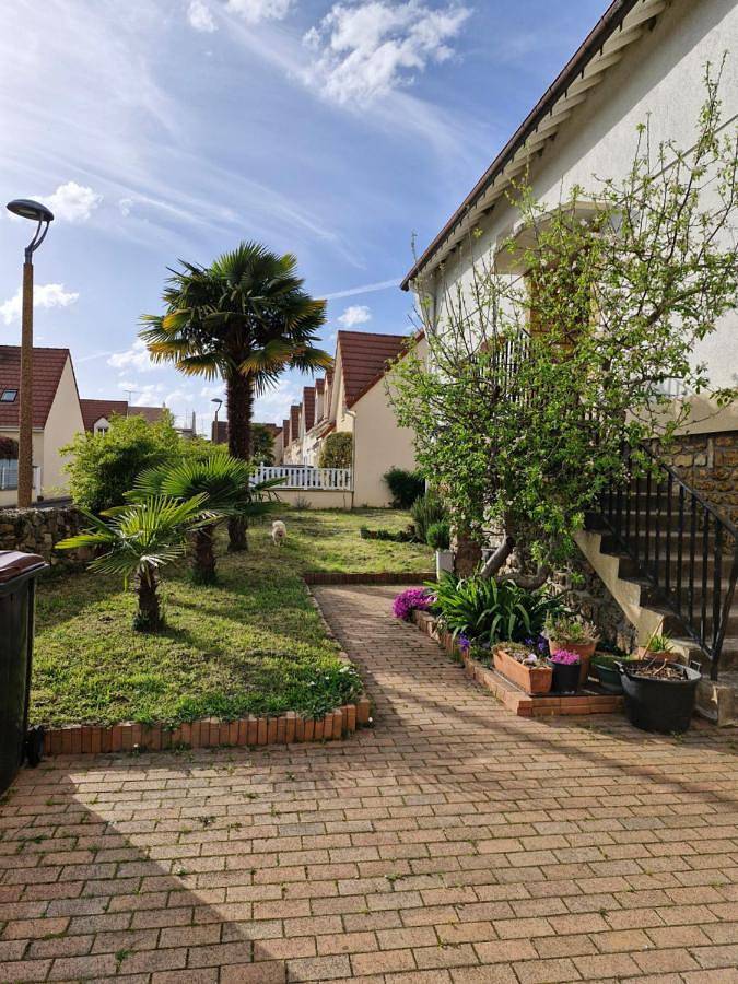 Gîte pour 6 personnes, avec Balcon ainsi que Terrasse et Jardin à Bondoufle