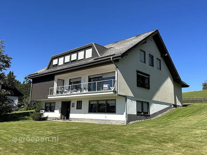 Ferienhaus für 20 Personen, mit Balkon/Terrasse und Terrasse in Neuastenberg