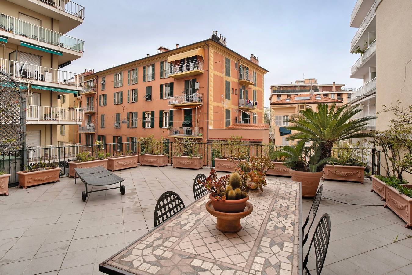 Appartamento intero, Appartamento 'La Terrazza Di Sabrina' con terrazza privata, balcone e Wi-Fi in Sanremo, Comune di Sanremo