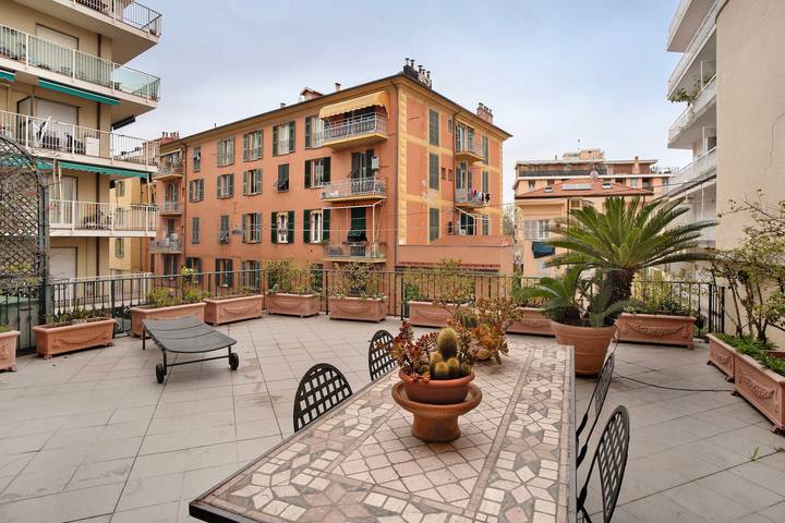 Appartamento intero, Appartamento 'La Terrazza Di Sabrina' con terrazza privata, balcone e Wi-Fi in Sanremo, Comune di Sanremo
