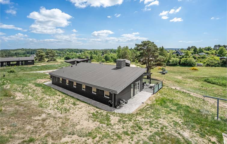 Ferienhaus für 16 Personen, mit Terrasse und Garten sowie Pool und Sauna in Egsmark Strand