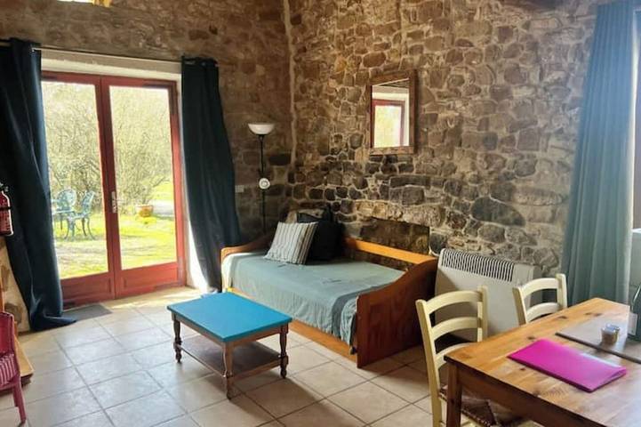 Appartement entier, Gite Chouette, Maison chaleureuse dans un cadre verdoyant in Avène, Région de Lodève