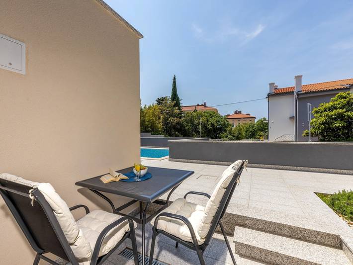 Ferienwohnung für 2 Personen, mit Terrasse und Pool in Crikvenica