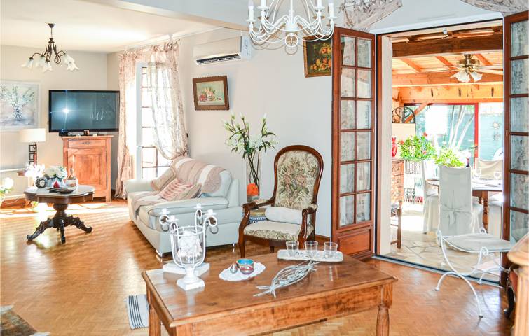 Piscine extérieure, WiFi, AC : Appartement de 130m2 à Bergerac in Bergerac, Périgord Pourpre