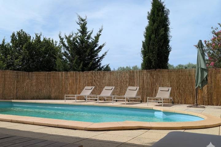 Ferienhaus für 8 Personen, mit Terrasse und Garten sowie Pool