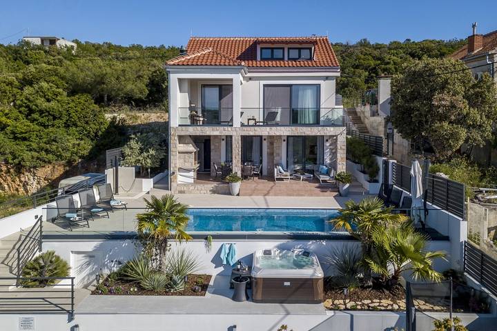 Villa Captain's Haus auf der Insel Solta mit beheiztem Pool, Whirlpool und Meerblick in Necujam, Solta
